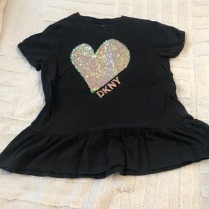 Cute ruffle bottom shirt